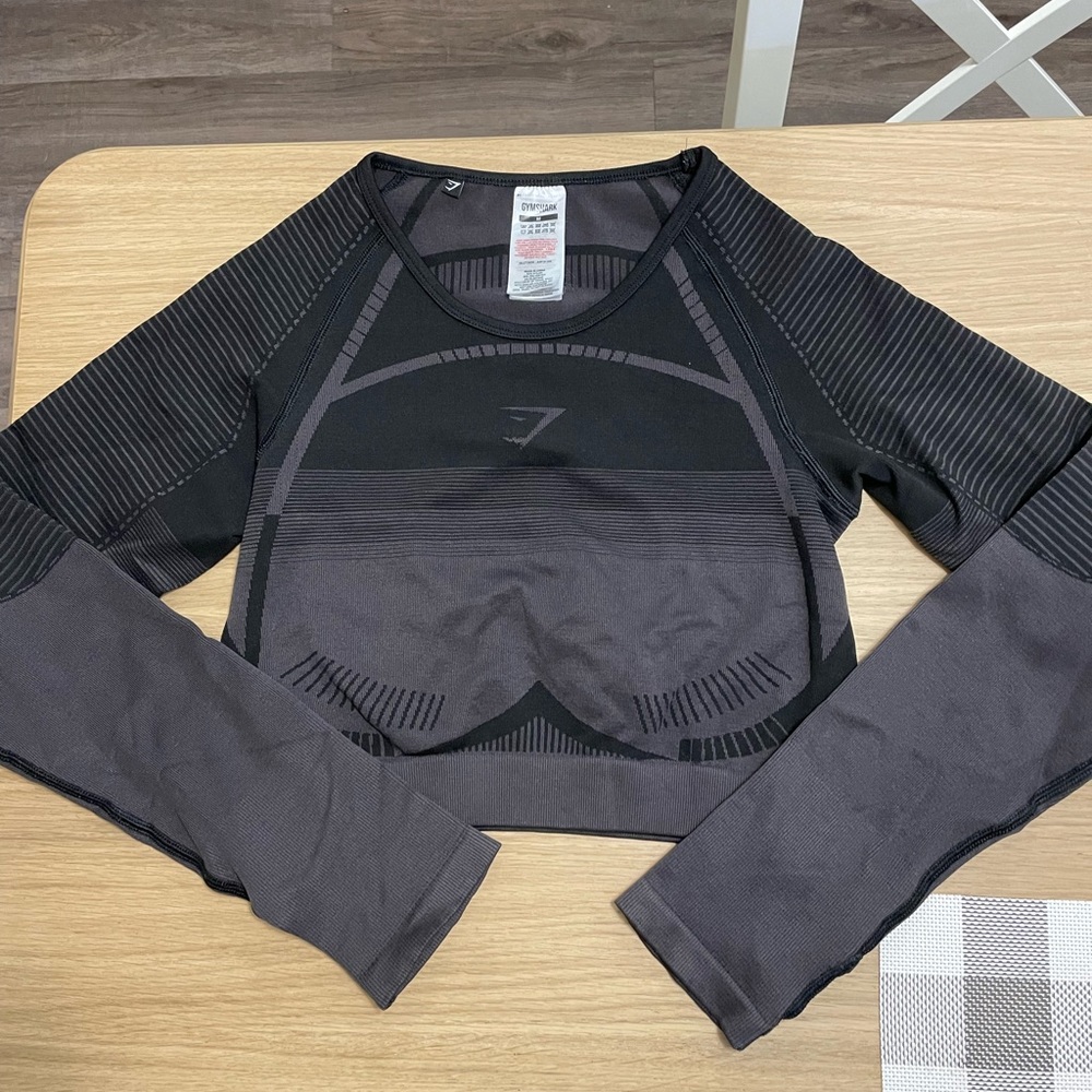 Gymshark cropped long sleeve top